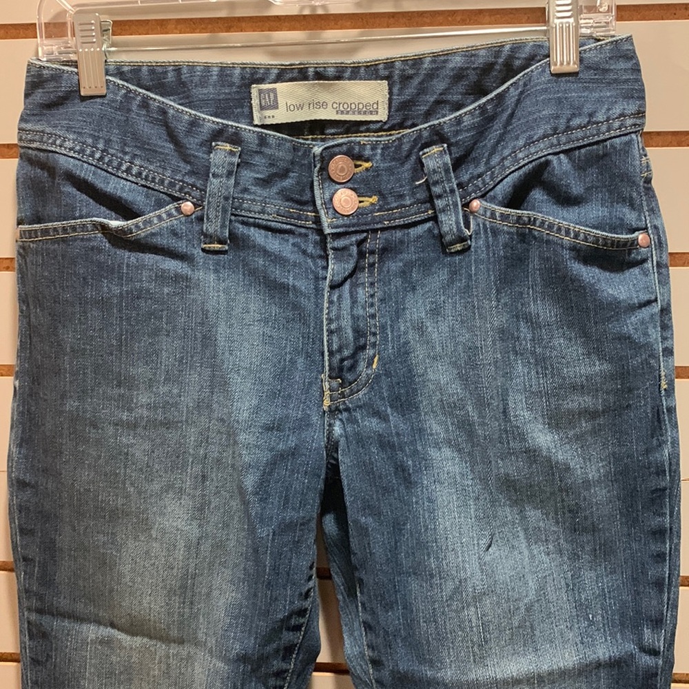 Gap low rise size 6 cropped jeans.